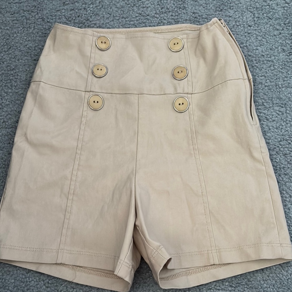 Button-Detail Women's Shorts size small